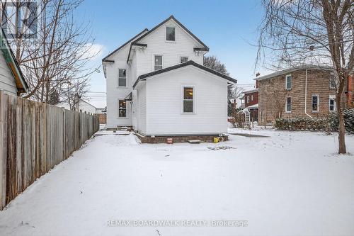 11 Alfred Street, Smiths Falls, ON - Outdoor