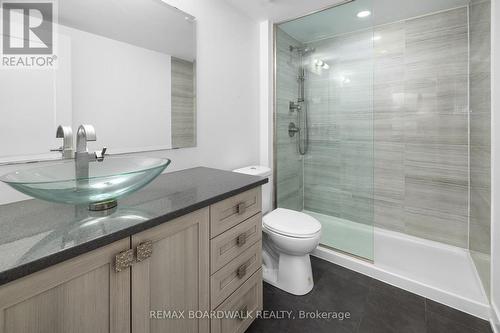 104 Holmwood Avenue, Ottawa, ON - Indoor Photo Showing Bathroom