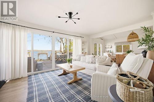 124 Mccullough'S Landing Road, Drummond/North Elmsley, ON - Indoor Photo Showing Living Room