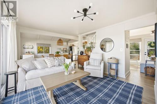 124 Mccullough'S Landing Road, Drummond/North Elmsley, ON - Indoor Photo Showing Living Room