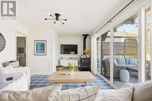 124 Mccullough'S Landing Road, Drummond/North Elmsley, ON - Indoor Photo Showing Living Room