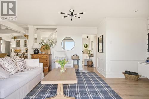 124 Mccullough'S Landing Road, Drummond/North Elmsley, ON - Indoor Photo Showing Living Room