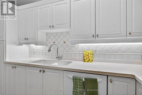 8 - 1121 Armour Road, Peterborough (Ashburnham Ward 4), ON - Indoor Photo Showing Kitchen