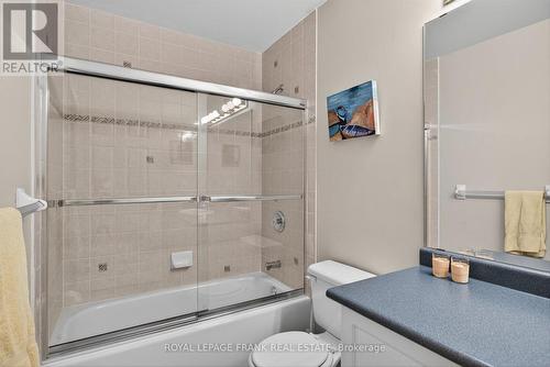 8 - 1121 Armour Road, Peterborough (Ashburnham Ward 4), ON - Indoor Photo Showing Bathroom