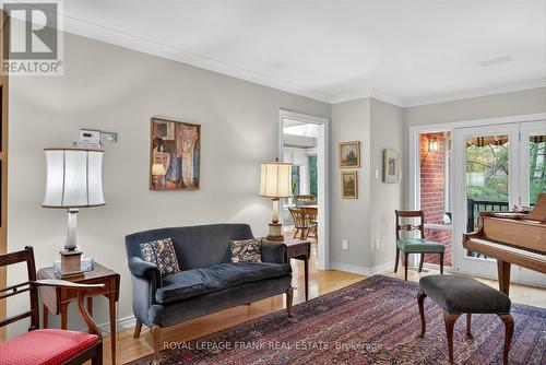 8 - 1121 Armour Road, Peterborough (Ashburnham Ward 4), ON - Indoor Photo Showing Living Room