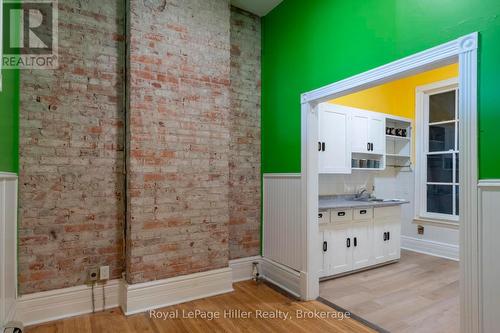 21 Market Place E, Stratford, ON 