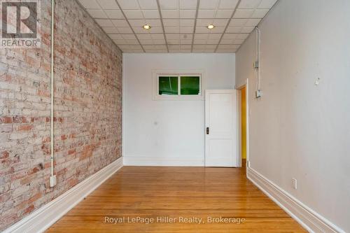 21 Market Place E, Stratford, ON 