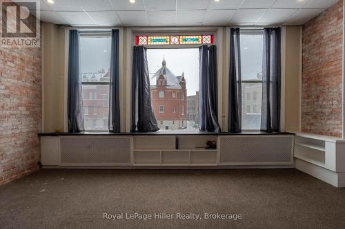 21 Market Place E, Stratford, ON 