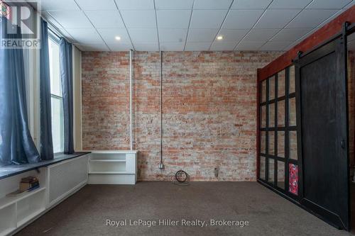 21 Market Place E, Stratford, ON 