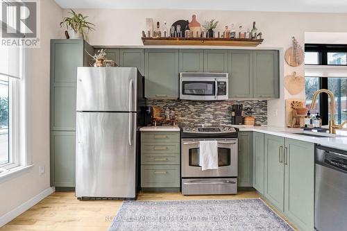 26 - 799 Montreal Road E, Ottawa, ON - Indoor Photo Showing Kitchen With Upgraded Kitchen