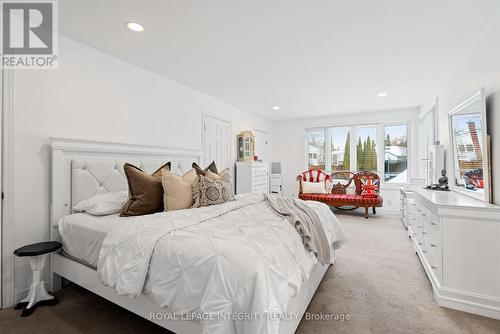 16 St Andrews Circle, Ottawa, ON - Indoor Photo Showing Bedroom