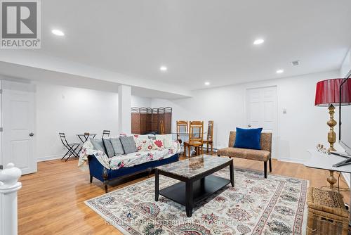 16 St Andrews Circle, Ottawa, ON - Indoor Photo Showing Living Room