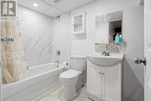 16 St Andrews Circle, Ottawa, ON - Indoor Photo Showing Bathroom