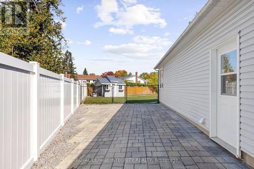 16 St Andrews Circle, Ottawa, ON - Outdoor