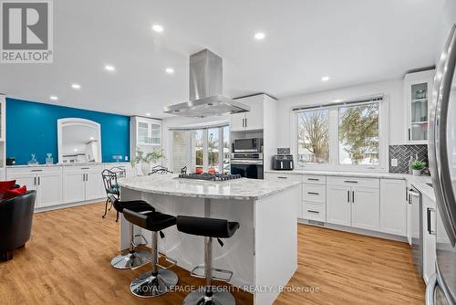 16 St Andrews Circle, Ottawa, ON - Indoor Photo Showing Kitchen With Upgraded Kitchen