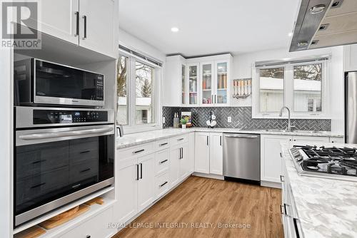 16 St Andrews Circle, Ottawa, ON - Indoor Photo Showing Kitchen With Upgraded Kitchen