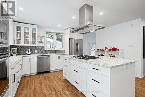 16 St Andrews Circle, Ottawa, ON - Indoor Photo Showing Kitchen With Upgraded Kitchen