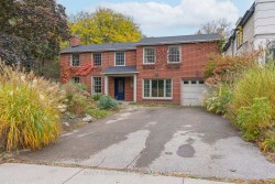 75 Lord Seaton Road  Toronto, ON M2P 1K6