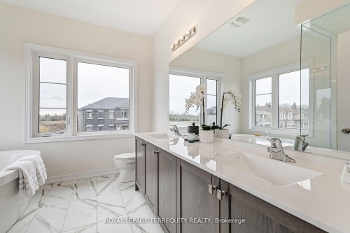 244 Mckean Drive, Whitchurch-Stouffville, ON - Indoor Photo Showing Bathroom