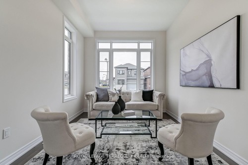 244 Mckean Drive, Whitchurch-Stouffville, ON - Indoor Photo Showing Living Room