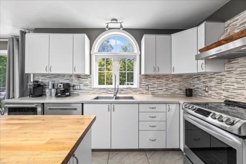 Kitchen - 2326 Ch. Lonsdale E., L'Ange-Gardien, QC - Indoor Photo Showing Kitchen With Double Sink With Upgraded Kitchen
