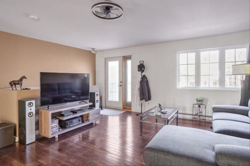 Intergenerational - 2326 Ch. Lonsdale E., L'Ange-Gardien, QC - Indoor Photo Showing Living Room