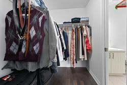 Walk-in closet - 