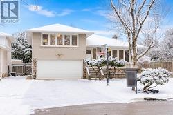 10 PADDINGTON PLACE  Toronto, ON M9R 2T1