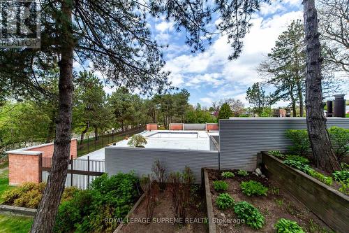 205 - 270 Scarlett Road, Toronto, ON - Outdoor