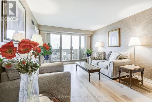 809 - 1201 North Shore Boulevard E, Burlington, ON - Indoor Photo Showing Living Room