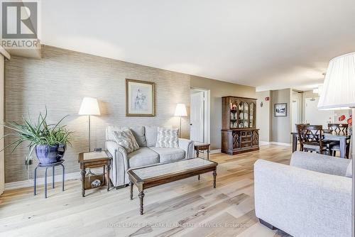 809 - 1201 North Shore Boulevard E, Burlington, ON - Indoor Photo Showing Living Room