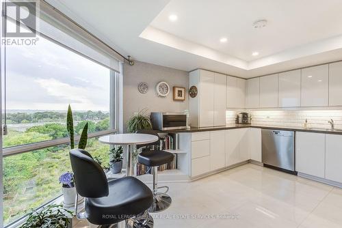 809 - 1201 North Shore Boulevard E, Burlington, ON - Indoor Photo Showing Kitchen
