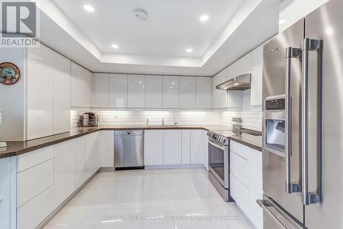 809 - 1201 North Shore Boulevard E, Burlington, ON - Indoor Photo Showing Kitchen With Stainless Steel Kitchen With Upgraded Kitchen