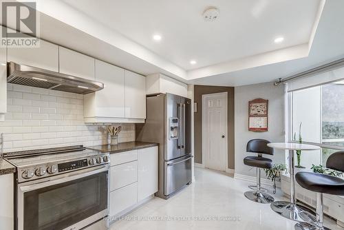 809 - 1201 North Shore Boulevard E, Burlington, ON - Indoor Photo Showing Kitchen With Stainless Steel Kitchen With Upgraded Kitchen
