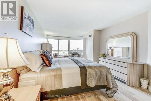 809 - 1201 North Shore Boulevard E, Burlington, ON - Indoor Photo Showing Bedroom