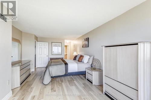 809 - 1201 North Shore Boulevard E, Burlington, ON - Indoor