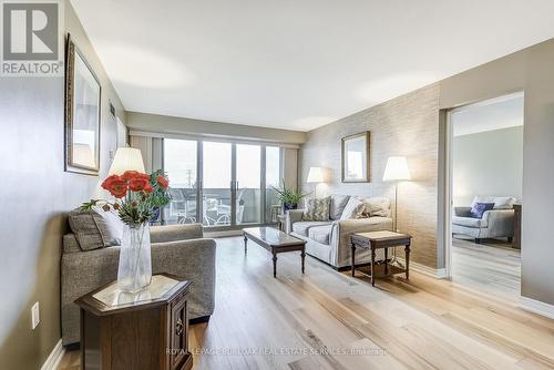 809 - 1201 North Shore Boulevard E, Burlington, ON - Indoor Photo Showing Living Room