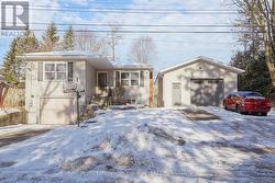 8 VICTOR DRIVE  Whitchurch-Stouffville, ON L4A 3G5
