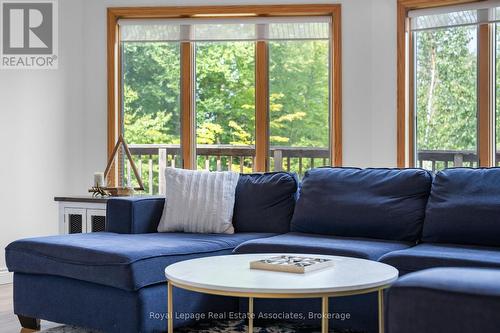 58 Niagara Road, Nipissing, ON - Indoor Photo Showing Living Room