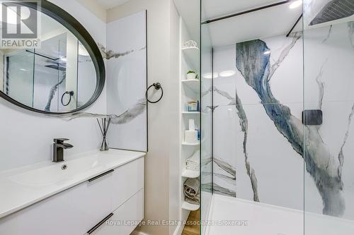 166 Ranwood Court, Hamilton, ON - Indoor Photo Showing Bathroom