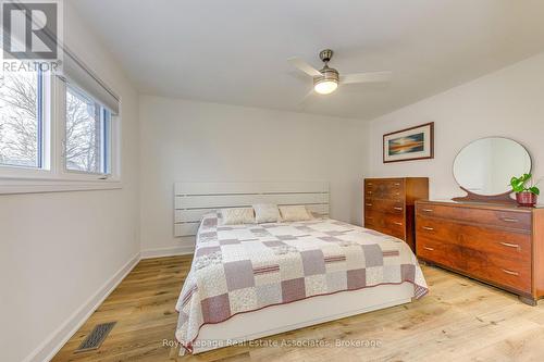 166 Ranwood Court, Hamilton, ON - Indoor Photo Showing Bedroom