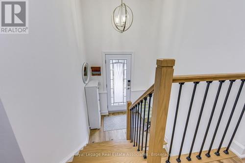 166 Ranwood Court, Hamilton, ON - Indoor Photo Showing Other Room