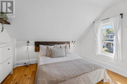 107 Queen Street N, Renfrew, ON - Indoor Photo Showing Bedroom
