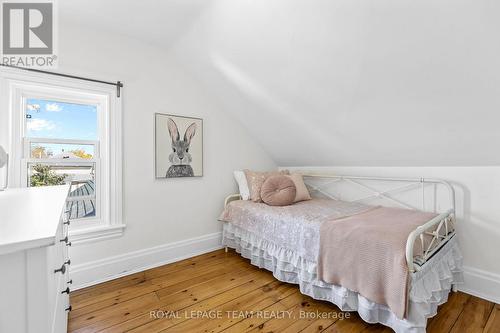 107 Queen Street N, Renfrew, ON - Indoor Photo Showing Bedroom