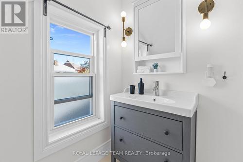 107 Queen Street N, Renfrew, ON - Indoor Photo Showing Bathroom