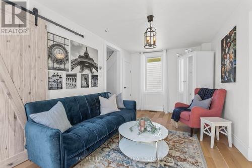 107 Queen Street N, Renfrew, ON - Indoor Photo Showing Living Room