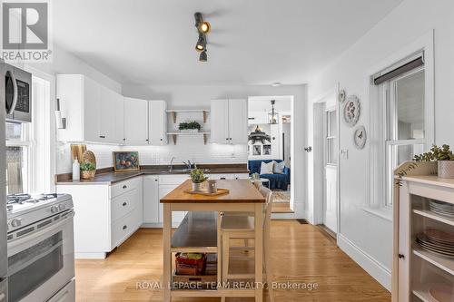 107 Queen Street N, Renfrew, ON - Indoor Photo Showing Kitchen
