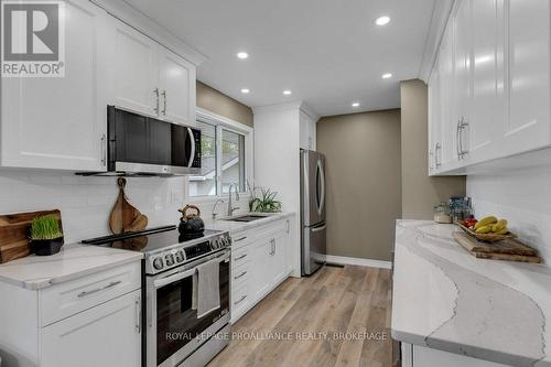 50 Princeton Place, Loyalist (Amherstview), ON - Indoor Photo Showing Kitchen With Upgraded Kitchen