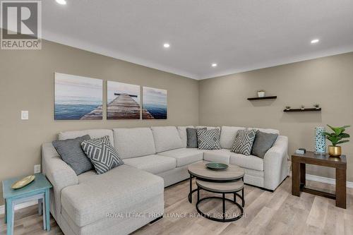 50 Princeton Place, Loyalist (Amherstview), ON - Indoor Photo Showing Living Room