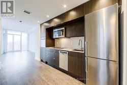 2210 - 10 YORK STREET  Toronto, ON M5J 0E1
